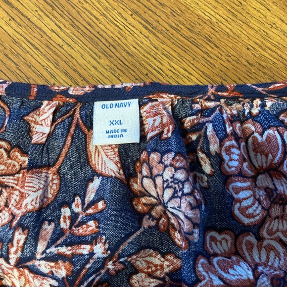 Old Navy Women’s Blouse - Picture 5 of 6